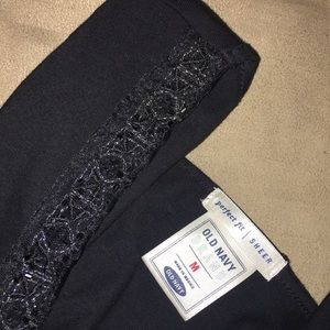 Old Navy Black♟️Beaded V Neck Top (M)